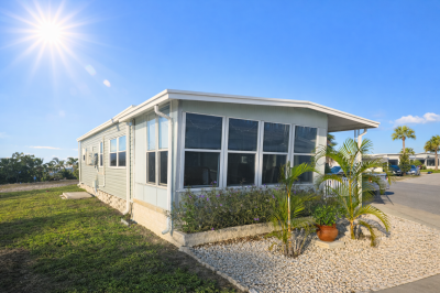 Photo 3 of 37 of home located at 4600 Harbor Lights Dr Saint Petersburg, FL 33708