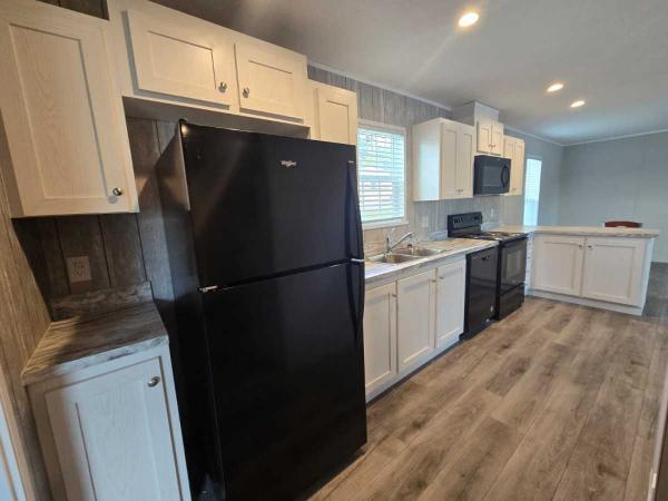 Photo 1 of 2 of home located at 1707 E Blanchard Ave #125 Hutchinson, KS 67501