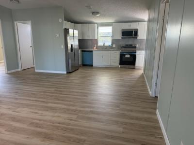 Photo 3 of 12 of home located at 100 E Hampton Dr Auburndale, FL 33823