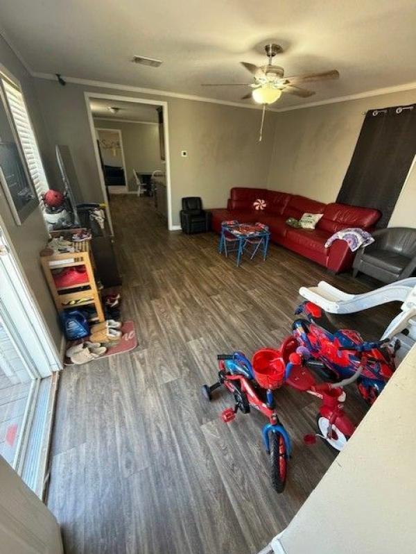 2018 CHAMPION HOME BUILDERS, INC 20-YS1676D Mobile Home