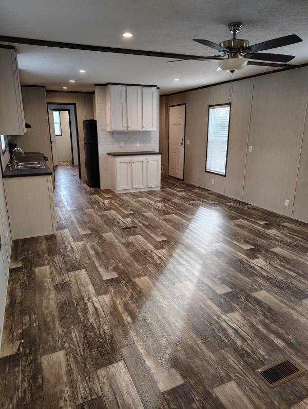 Photo 1 of 2 of home located at 624 Taylor Drive Henderson, KY 42420