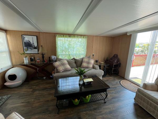 1972 SKYL Single Mobile Home