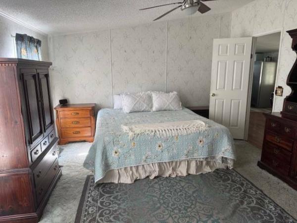 1986 Redmond Manufactured Home