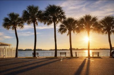 Photo 4 of 29 of home located at 1375 Pasadena Ave S Saint Petersburg, FL 33703