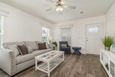 Photo 4 of 29 of home located at 95 Cottonwood Lane Naples, FL 34112