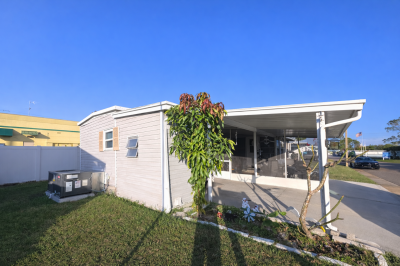 Photo 5 of 30 of home located at 2505 East Bay Drive Largo, FL 33771