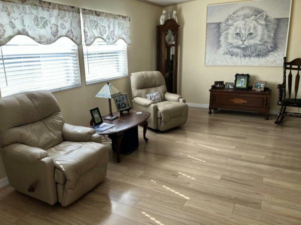 1989 DELO Manufactured Home