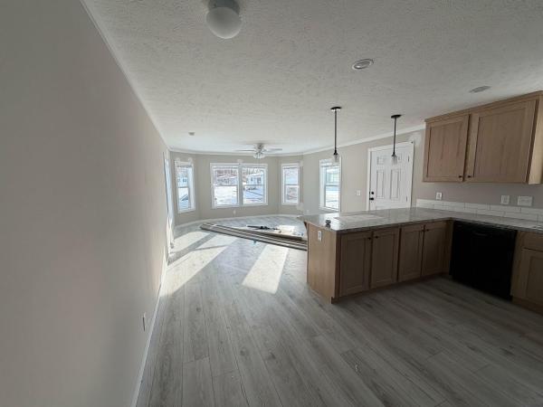 2025 Adventure 164 6682S  Home