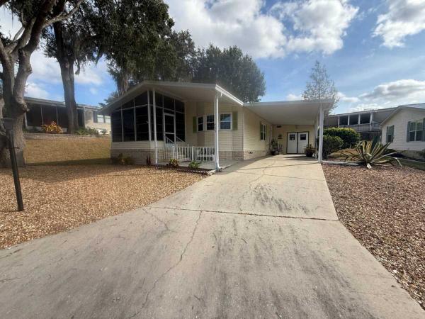 Photo 1 of 2 of home located at 735 Bishop Dr Lady Lake, FL 32159