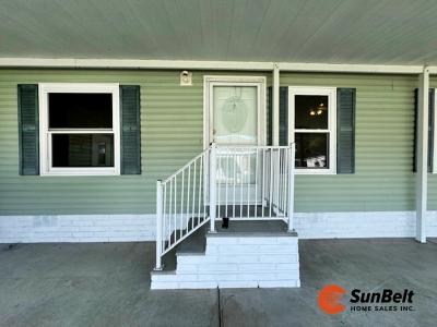 Photo 5 of 62 of home located at 3151 NW 44th Avenue Lot 215 Ocala, FL 34472