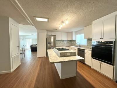 Photo 4 of 20 of home located at 1405 82nd Avenue, Site #217 Vero Beach, FL 32966