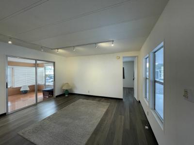 Photo 4 of 19 of home located at 13215 Orange Avenue Grand Island, FL 32735