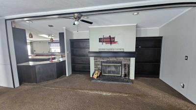 Photo 4 of 38 of home located at 25352 Canyon Cir Flat Rock, MI 48134