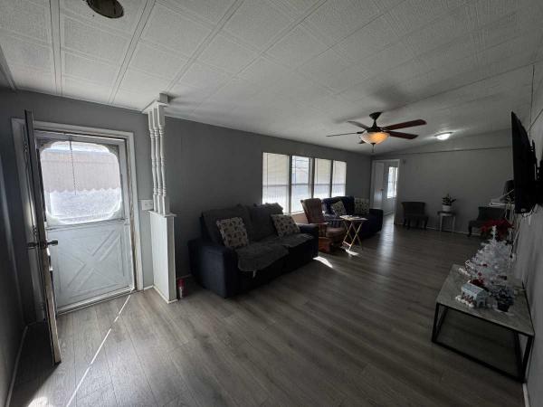 1976 SUNC Manufactured Home