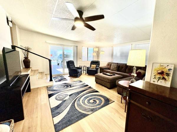 1990 PARK MODEL Mobile Home For Sale