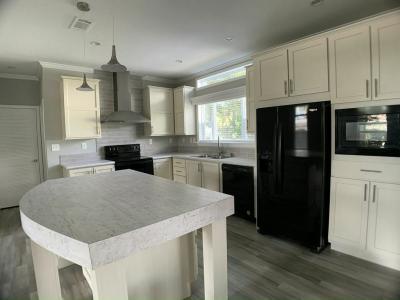 Photo 2 of 20 of home located at 587 Bayshore Drive Ellenton, FL 34222