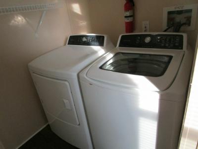 Photo 4 of 14 of home located at 17494 Willow Grove Brownstown, MI 48174