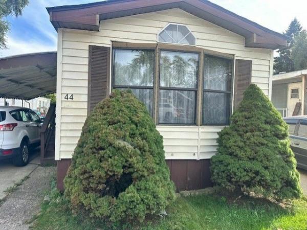 Photo 1 of 2 of home located at 38703 Sheridan Rd., #44 Beach Park, IL 60099