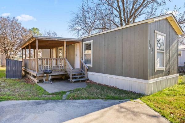2019 LEGACY HOUSING CORPORATION S 1256 21A Mobile Home