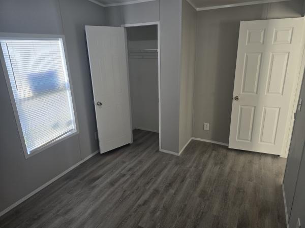 2006 FTWD mobile Home