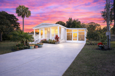 Photo 2 of 15 of home located at 8270 W. Charmaine Drive Homosassa, FL 34448