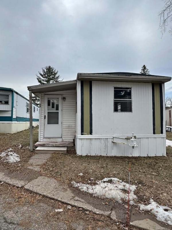 Photo 1 of 2 of home located at 500 Pioneer Rd Lot 22-Handyman Special Marquette, MI 49855