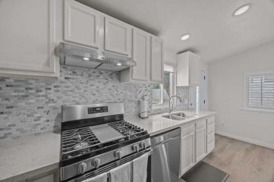 Photo 5 of 24 of home located at 1660 Whittier Avenue # 3 Costa Mesa, CA 92627