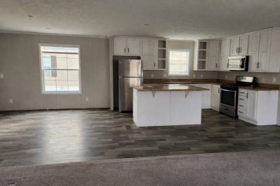 Photo 4 of 7 of home located at 549 Continental Cir Davison, MI 48423