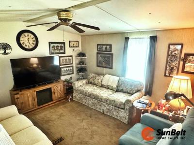 Photo 3 of 18 of home located at 809 Lakeshore Drive Wildwood, FL 34785