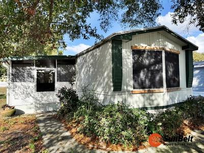 Photo 3 of 26 of home located at 6749 Waxwing Lane Orlando, FL 32810