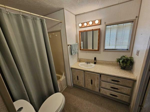 1980 Hillcrest Manufactured Home