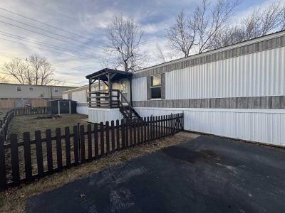 Photo 2 of 9 of home located at 184 Pinedale Drive Saint Charles, MO 63301