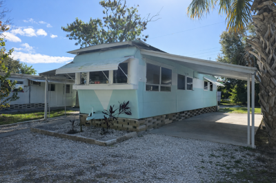 Photo 3 of 21 of home located at 5757 66th St N Saint Petersburg, FL 33709