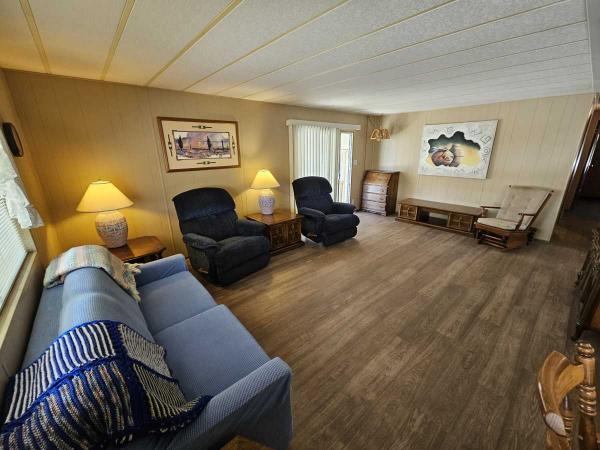 1977 Hillcrest Manufactured Home