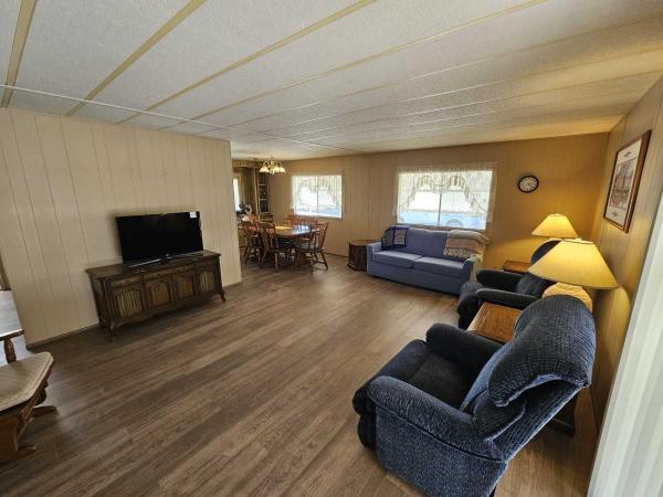 1977 Hillcrest Manufactured Home