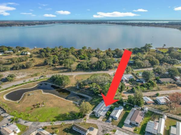 Photo 1 of 2 of home located at 1201 Arizona Ave Frostproof, FL 33843