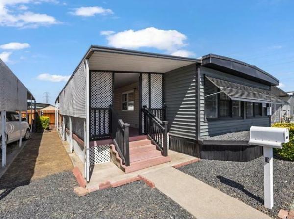 Photo 1 of 2 of home located at Mc Henry Mobile Manor 4125 Mchenry Ave Spc 43 Modesto, CA 95356