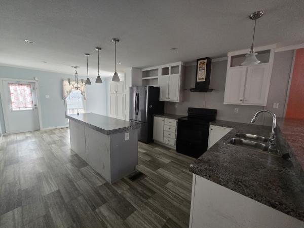 2021 Champion 24-10G-CSD2860M Mobile Home