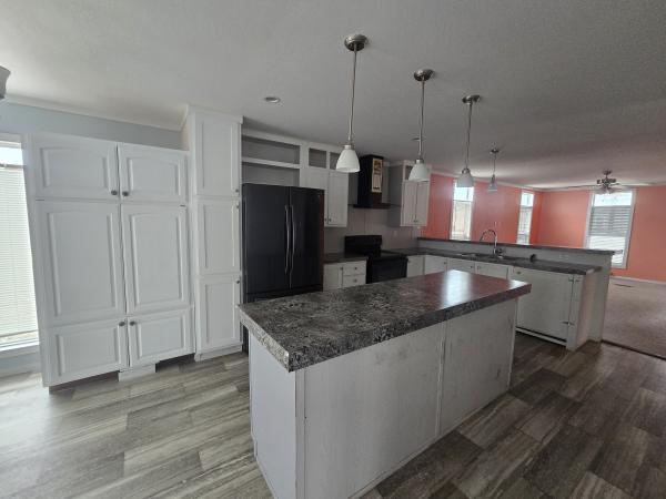 2021 Champion 24-10G-CSD2860M Mobile Home