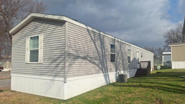 Photo 1 of 2 of home located at 2009 Hamburg Pike Trlr 109 Jeffersonville, IN 47130