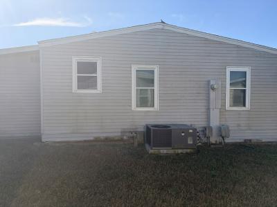 Photo 5 of 13 of home located at 1121 48th Avenue Drive Bradenton, AL 34203