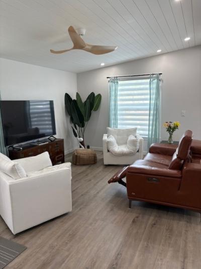 Photo 5 of 51 of home located at 431 Laurelwood Lane Naples, FL 34112