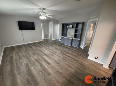 Photo 3 of 22 of home located at 7430 Harbor View Drive Leesburg, FL 34788