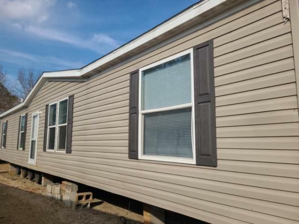 Photo 1 of 2 of home located at Farris Mobile Homes Of Laurel 12 Highway 28 W Laurel, MS 39443