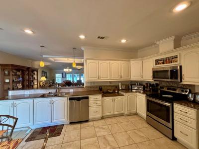 Photo 5 of 24 of home located at 2713 Greens Keeper Drive Ruskin, FL 33570