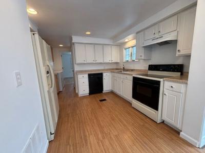 Photo 5 of 13 of home located at 42 Bridlepath Trail Killingworth, CT 06419