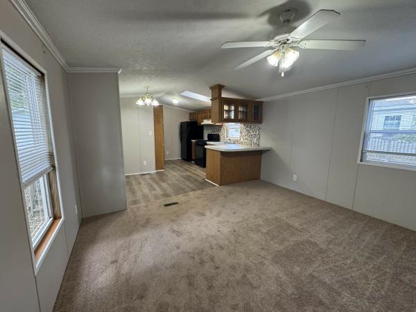 2004 KNT na Mobile Home