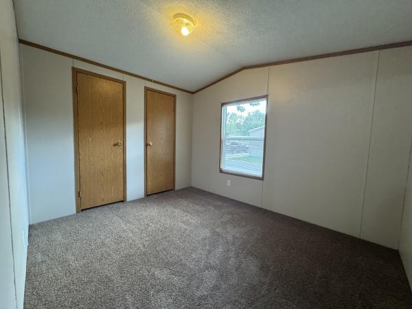 2004 KNT na Mobile Home