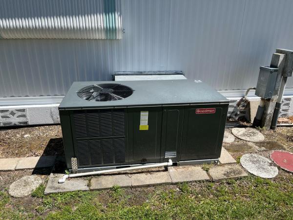 1977 SKYL Double Mobile Home