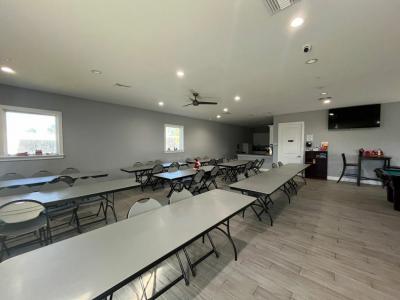 Photo 4 of 8 of home located at 587 Leopard Lane #587 North Fort Myers, FL 33917